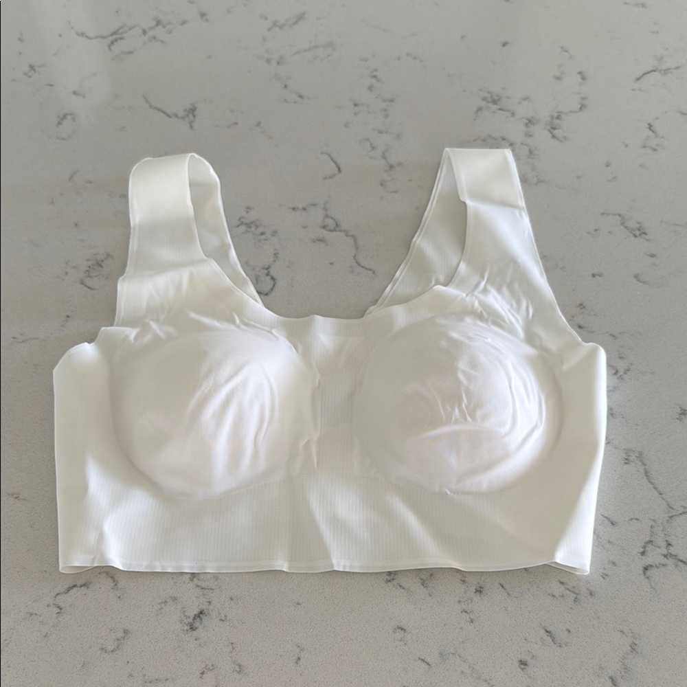Bali Comfort Revolution Easylite Seamless Wireless Bra White Small new